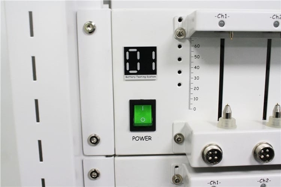 8別のチャネル電池充満および排出のテスター18650 26650の電池の等級分け機械