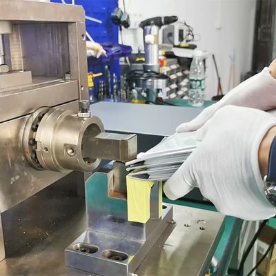 良い値段 新しいエネルギー自動車PLC制御を用いる超音波袋の細胞電池の溶接工20khz オンライン